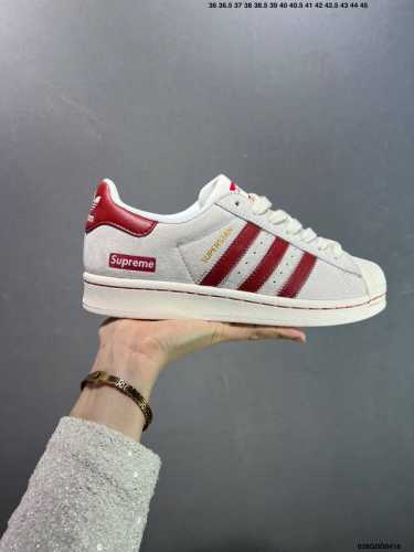公司级Ad Originals Superstar 经典复古贝壳头板鞋 J p9300 诞生于1969年 是第一双将全皮面鞋 身与橡胶鞋头结合在一起的低帮篮球鞋