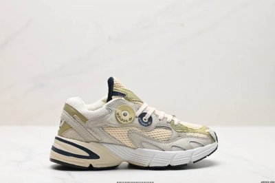 公司级Adidas Original Astir 耐磨复古运动休闲鞋 鞋款灵感来自2000年代的跑步款式 鞋面和超大号孔眼进行更新复古色系搭配经典配色 线条贯穿