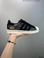 公司级Ad Originals Superstar 经典复古贝壳头板鞋 J P9310 诞生于1969年 是第一双将全皮面鞋 身与橡胶鞋头结合在一起的低帮篮球鞋