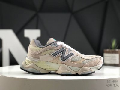 Joe Freshgoods X New Balance Nb9060 联名款 复古休闲运动慢跑鞋 鞋款灵感源自设计师本人对夏日的怀日回忆。鞋面大身由空间双格及
