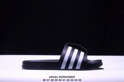 阿迪达斯 Adidas情侣夏季沙滩涉水休闲百搭运动潮流人字拖凉拖鞋。 Xm0228Q8