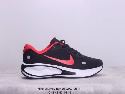 公司级nike Journey Run 2024跑步鞋 使用了新型的缓震材料 脚感偏韧 后跟有加厚的海绵填充 鞋子前掌和后掌做了加宽设计 增加了跑步时的稳定性