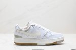 真标W Nike Gamma Force兼顾舒适脚感和出众风范，演绎匠心之作。结构性的支撑贴合感结合复古篮球设计，塑就场外全明星风范。 货号:Dx9176-10