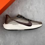 本地 核心私 Nike pegasus plus 飞马系列透气缓震运动跑鞋 #全新一代拥有 Zoom Air 一如既往的稳定感和流畅感 鞋面采用工程网眼设计 为