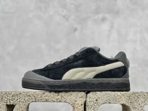 纯原 Puma Suede Xl 彪马新款面包鞋男女同款复古休闲板鞋 赠送一双鞋带 鞋身通体采用细腻的麂皮材质 厚实柔软 质感出众 鞋侧保留puma标志性跑道图