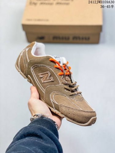 New Balance 新百伦 530缪缪miu Miu 联名系列 男女鞋半码制，升级原楦原纸版数据开发，全套配件防尘袋及说明书，采用硬质牛剖革组合网织布鞋面材