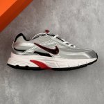 本地 核心私 Nike耐克Initiator Running创始者系列复古老爹休闲运动舒适跑鞋 在 Ins 爆红的 Nike Initiator 跑鞋，作为一双