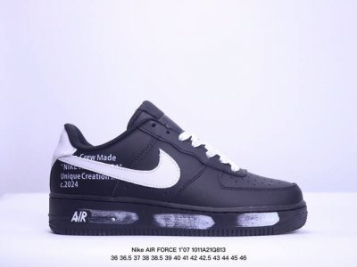 公司级耐克nike Air Force 7 空军一号低帮百搭休闲运动板鞋。柔软、弹性十足的缓震性能和出色的中底设计，横跨复古与现代的外型结合，造就出风靡全球三十