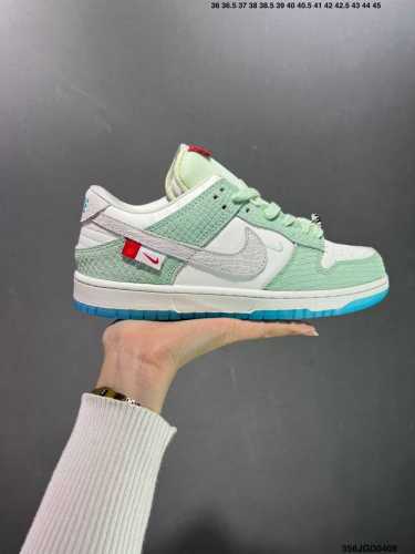 公司级kyler Murray X Nike Dunk Low Be 1 Of One 特别联名 鞋面围绕绿色主题并以织布和皮质拼接打造，值得一提的是，鞋侧 S