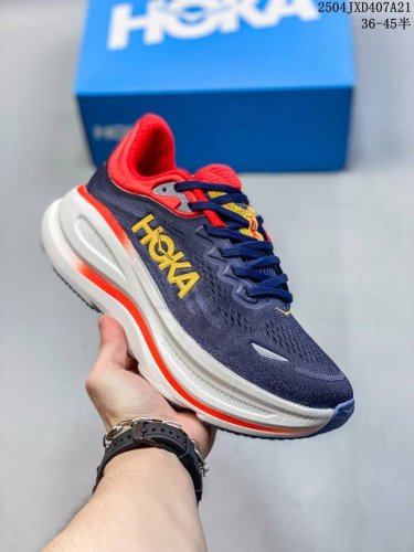 Hoka M Bondi 9 轻盈跑鞋 这个品牌来自于新西兰的毛利语，Hoka表示大地，One One表示飞越，连起来就是飞越地平线，One One不是读作“万
