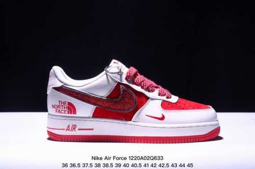 Nike Air Force 1’07 空军一号低帮百搭休闲运动板鞋。柔软、弹性十足的缓震性能和出色的中底设计，横跨复古与现代的外型结合，造就出风靡全球三十多年