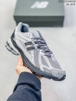 New Balance 6系列复古老爹风休闲运动慢跑鞋 M 6Rlg #采用轻质牛剖革拼接透气网眼衬垫织物鞋面材质 T-Beam大底提供足步弓支撑，保持步态稳定