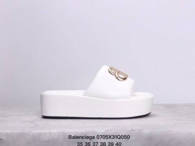 Balenciaga 巴黎世家最新春夏爆款凉拖系列 潮男潮女必备的拖鞋，小红书打卡推荐款，时尚博主纷纷上脚大秀，火遍各大社交平台 Balenciaga X Cr