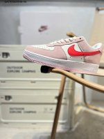 160 耐克 Nike Air Force 1 '07空军一号 百搭休闲运动板鞋。柔软、弹性十足的缓震性能和出色的中底设计，横跨复古与现代的外型结合，造就出风靡