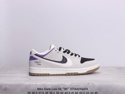 Nike Dunk Low Se “85” 双勾 Nike推出特别版dunk Low企划。此款nike Dunk Low采用灰色面革材质，鞋身左右侧均配有皮革质