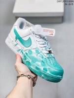 公司级带半码 Nk Air Force 1‘07 Low 空军一号低帮休闲板鞋 鞋款采用再生材料制成，混合了皮革、网眼和绒面革。侧面的双 Swooshes、“8