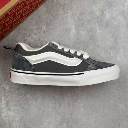 本地 核心私 万斯 Vans Knu-Skool 面包鞋 坎普尔 茱利安系列低帮复古硫化休闲运动板鞋“肥胖版大Logo” 要说整个年最为热门的鞋型之一， 面包鞋