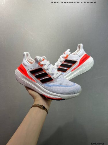 ad Ultra Boost Light Ub 系列低帮袜套式针织透气缓震休闲运动慢跑鞋 Ie1768 历经10年不断创新以科技重塑跑步推出全新超轻新科技跑鞋