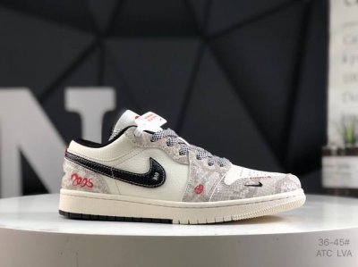 公司级带半码Air Jordan 1 Low 此款主张打破传统的工业化流水线设计限制，以Made By Ideas的超级创意为理念，集结众多潮流设计师，结合时下