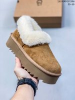 Ugg秋季新款女士时尚舒适茸茸毛鞋领厚底休闲便鞋雪地靴 经典tasman鞋型之上加入大橘底机能撞色设计环保防水防雪材质兼具时髦与功能属性，同时搭配全新ugg基恩