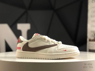 air Jordan 1 Low 低帮 蓝柠檬 Aj1 乔丹1代 Aj1 乔1 低邦 蓝黄拼接 乔丹篮球鞋系列 鞋身采用蓝色皮革勾勒轮廓，明黄色注入后跟收尾，营