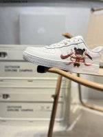 哪吒联名# 耐克 Nike Air Force 1 '07空军一号 百搭休闲运动板鞋。柔软、弹性十足的缓震性能和出色的中底设计，横跨复古与现代的外型结合，造就出