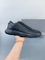 ecco 爱步 经典 爆款 休闲运动跑鞋 休闲鞋 经典和现代工艺品质融合 精选小牛皮面料 Pu一体成型大底 独特制鞋工艺 舒适百搭 Size：如图 编码：K39