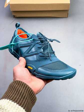 Issey Miyake X New Balance Mt10Ov1三宅一生联名透气越野跑步鞋 此番联名鞋款的灵感源自感官身体和赤足运动的概念，New Bala - 点击图像关闭