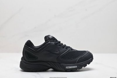真标Nike Air Pegasus 2005 Sp耐克新款休闲跑鞋 鞋身整体均采用皮革 网布打造 整体质感十分高级 风格也是相对百搭 鞋舌部分的3M反光材质