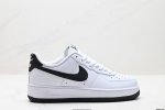 真标耐克Nike Air Force 1“07空军一号低帮百搭休闲运动板鞋。柔软、弹性十足的缓震性能和出色的中底设计，横跨复古与现代的外型结合，造就出风靡全球三