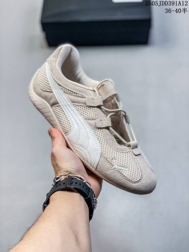puma Speedca Og 彪马极速赛车系列低帮德训风拼接复古百搭休闲运动赛车鞋 鞋款从80、90年代赛车手所穿的防火赛车鞋为原型，鞋身线条模仿了赛车的流线