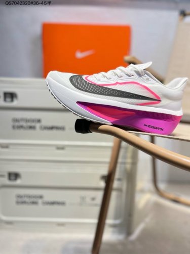 Nike Zoomx Invincible Run Flyknit 6 轻量跑鞋 飞织低帮休闲运动慢跑鞋 厚底增高 老爹鞋 此鞋专为短跑运动员而生 是为 5 至