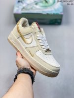 130 耐克 Nike Air Force 1 '07 Low 空军一号含气垫 低帮百搭厚底增高休闲运动板鞋。柔软、弹性十足的缓震性能和出色的中底设计，横跨复古