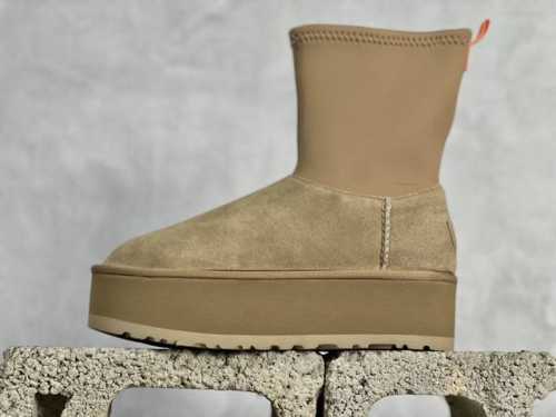 特价福利 UGG雪地靴正品包装海外代购指定版本！采用河南UGG代工厂隆丰原厂A级防污防水皮料羊皮毛一体承诺不掉毛。防滑耐磨TPR牛筋底，耐磨舒适 35 36 3