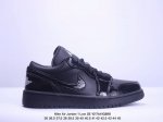 公司级nike Air Jordan 1 Low Se Aj1乔1低帮休闲板鞋 同步官方配色 官方货号:Hq3440-101 尺码:36 36.5 37.5 3