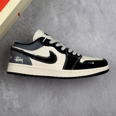 本地360 核心私 Air Jordan 1 Low Og Sp Aj1 乔1斯图西联名 黑灰蓝黑勾 低帮文化休闲板鞋 #多方联名合作融合了Travis Sco
