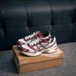 核心私 asics Gel-1130舒适运动防滑耐磨低帮休闲跑步鞋 在透气和防滑方面也是很出色 有前掌透气网布加上鞋底X型纹路增强了透气性和地面抓地力 跑起来也