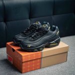 Nike Air Max 95 复古减震气垫跑鞋 经典重温 外单专供大厂出品 品质稳定 一百余色 终端操作 鞋款设计灵感源于人体构造 中底设计基于人体的脊柱构造
