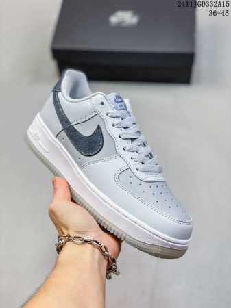 公司级带半码耐克nike Air Force 7 空军一号低帮百搭休闲运动板鞋。柔软、弹性十足的缓震性能和出色的中底设计，横跨复古与现代的外型结合，造就出风靡全 - 点击图像关闭