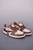Fragment X Travis Scott X Mlb Air Jordan 1 Low 三方联名倒钩 全新的三方联名低帮倒钩鞋面延续了黑脚趾设计，整双鞋以