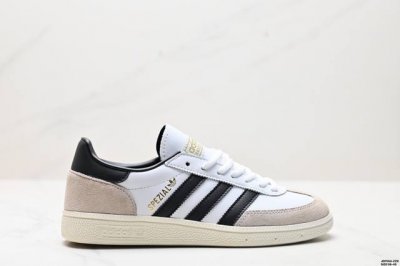 公司级Adidas Handball Spezial 阿迪达斯经典款 复古休闲板鞋 全鞋采用反毛皮制作 牛筋耐磨大底 承载青春情怀的板鞋 经典三条杠装饰鞋侧 品