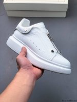 alexander Mcqueen 麦昆 经典款 想不出有任何理由不收它！面料采用进口丝绸亚光原版牛皮 最新材料 水染羊皮内里，牛皮垫脚 原版大底 回弹度极佳