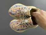 专G版椰子350V2真爆鞋带扣儿童一脚蹬运动鞋 Size：24-35码 专柜版来咯 真爆米花系列脚感超级棒 软弹效果一绝 针织鞋面，透气舒适好打理 鞋带扣设计，
