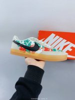 ：180 nk Killshot Ii Leather 联名复古板鞋 采用米白色皮革制作鞋身 Swoosh 点缀其中 最后搭载棕色生胶大底 流露出满满的复古气气