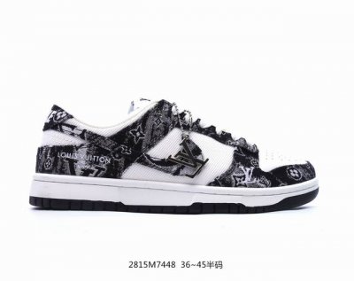 Off White X Nike Dunk Sb Low Ow X 耐克 Sb 低帮 联名白绿 鞋身以白绿作为主色调，搭配白色皮革框架覆盖层，使鞋款十分百搭，鞋