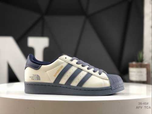 220 阿迪达斯/三叶草Adidas Originals Superstar 经典贝壳头系列低帮百搭休闲运动板鞋Supreme限定 货号： Bz2513 尺码：
