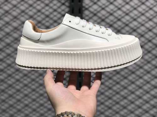 核心私 jil Sander 饼干鞋，2024 Aw时髦精绝对不能错过的必入款，没有任何繁杂装饰，质感极好的vintage感，纯粹和极简做得利落又诗意！ 采用进