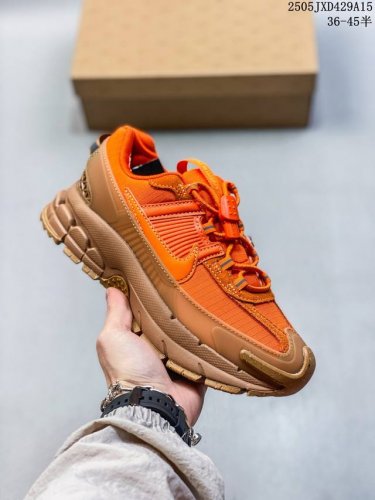 nike Air Zoom Vomero 5 Roam 舒适耐用防滑耐磨 低帮 休闲跑步鞋 橙棕色 36-45半码 编码 05Jxd429A15