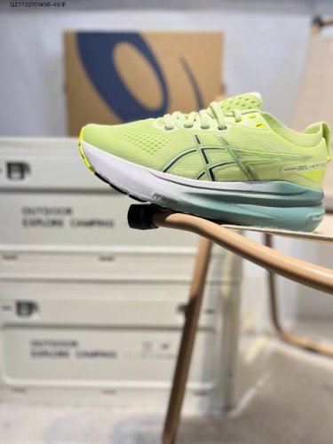 asics Gel-Kayano 31亚瑟士经典跑鞋 如今机能风和户外风吹得正劲 便是主打 Urban Outdoor机能越野风格 城市和户外场景都能轻松应对