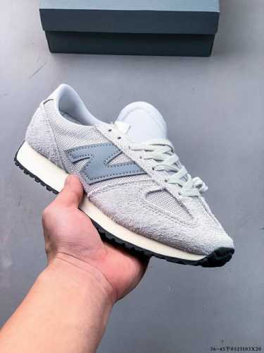 new Balance Nb 471系列新款复古时尚 透气生活休闲鞋 new Balance 471鞋款以经典的320鞋款为灵感 采用纤细鞋楦设计 打造出更加贴